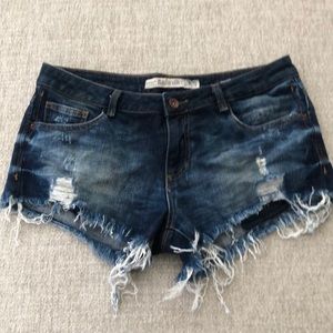 Zara distressed denim shorts. Size 6